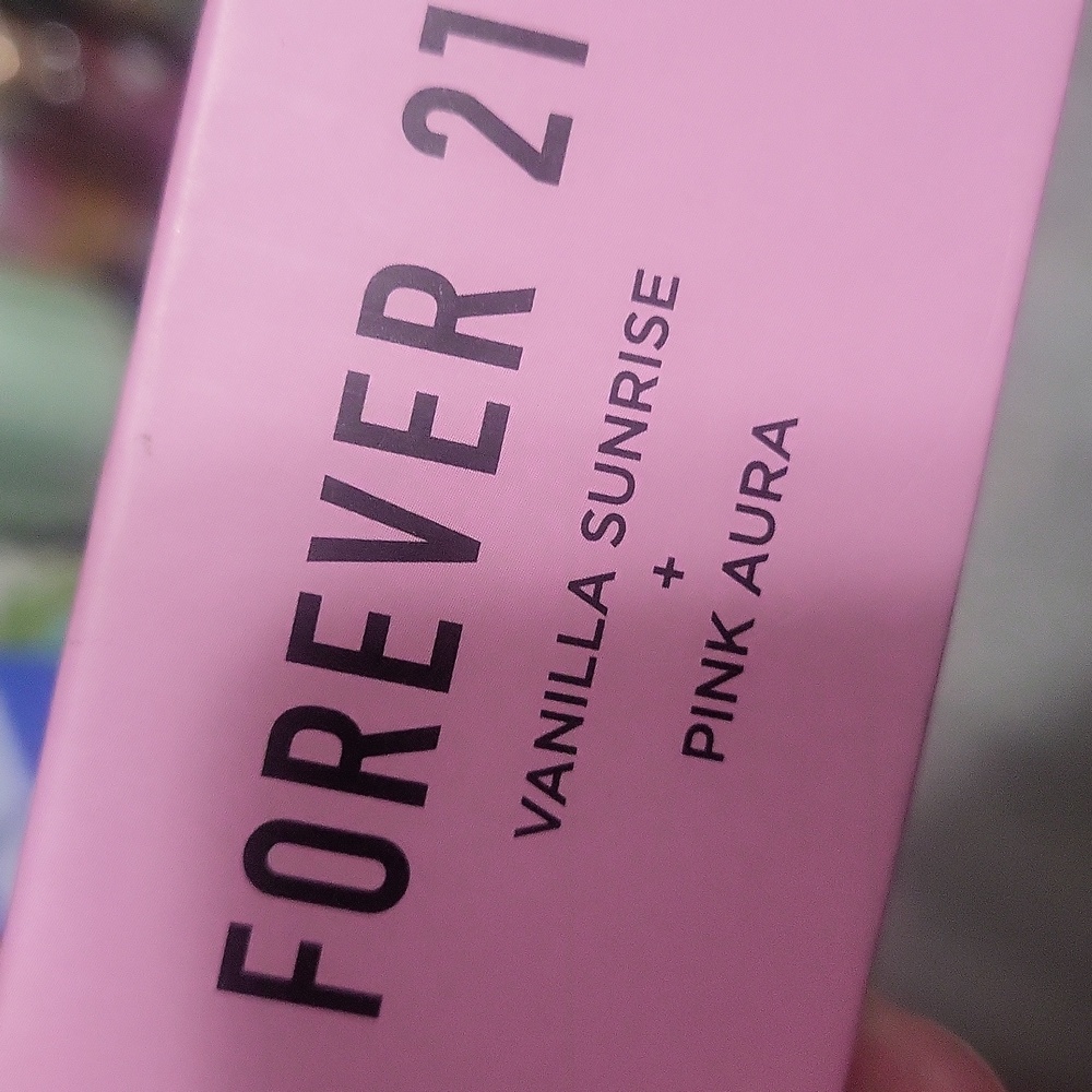 Forever 21 Gift Set - Picture 2 of 3